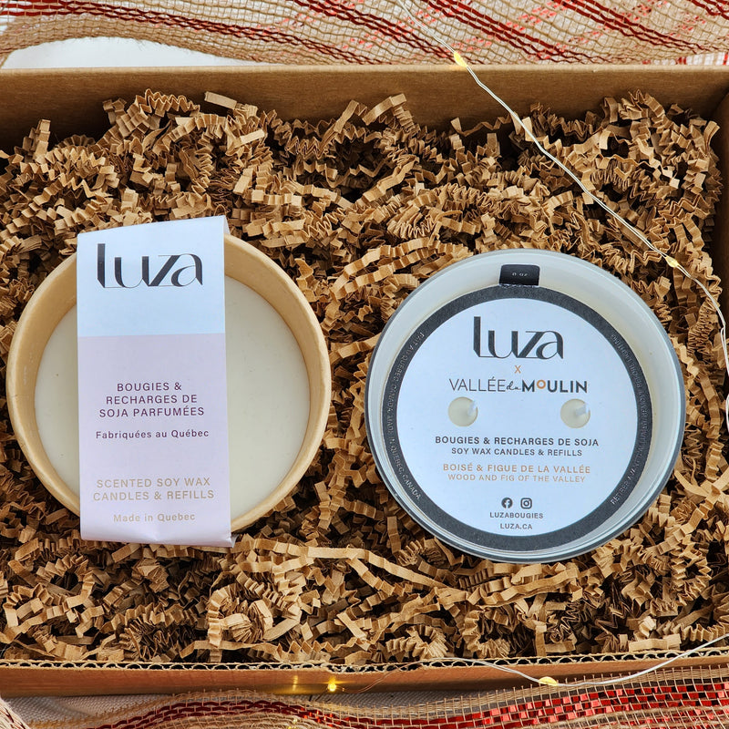 Ensemble cadeau comprenant une bougie Luza dans un vase en verre soufflé réutilisable et une recharge de bougie de la même fragrance