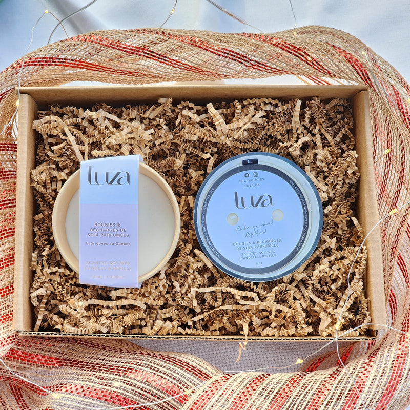 Ensemble cadeau comprenant une bougie Luza dans un vase en verre soufflé réutilisable et une recharge de bougie de la même fragrance