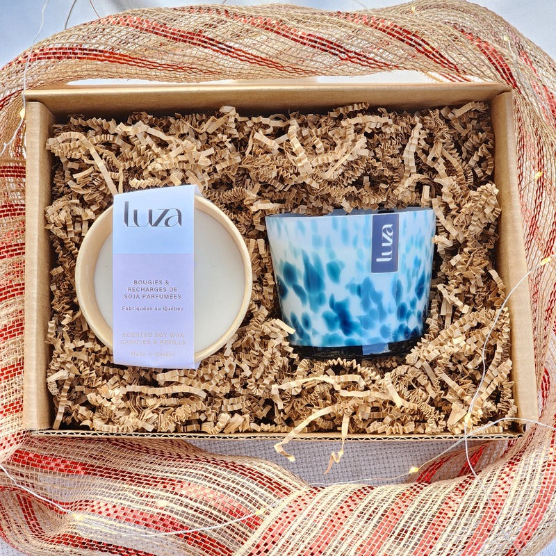Ensemble cadeau comprenant une bougie Luza dans un vase en verre soufflé réutilisable et une recharge de bougie de la même fragrance